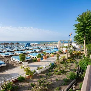 https://alojamientos-el-carmen-carihuela.hotelsinnerja.org
